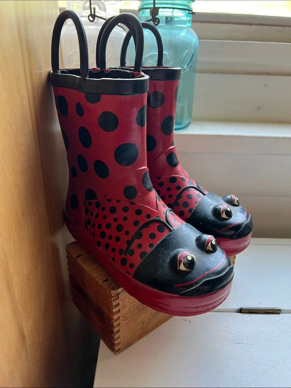 Western Chief Red and Black Ladybug Kids Rain Boots girls size 10/11